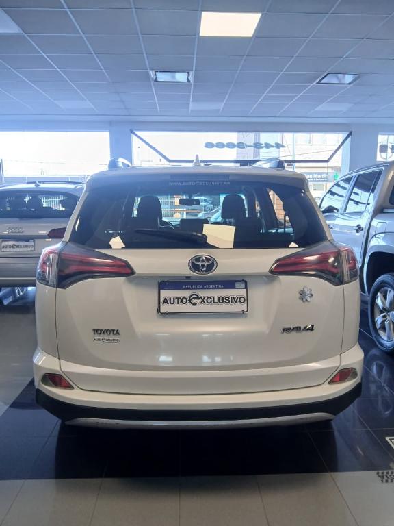TOYOTA RAV4 4X2 VX 2017